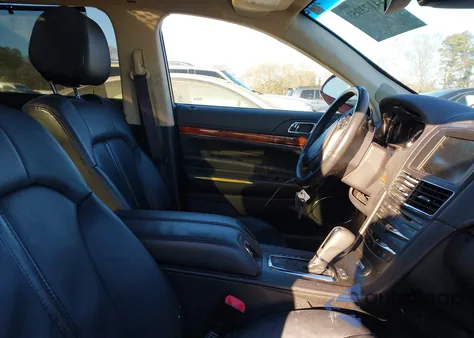 2013 Lincoln Mkt Ecoboost z USA, uszkodzony, nr VIN 2LMHJ5AT8DBL53306